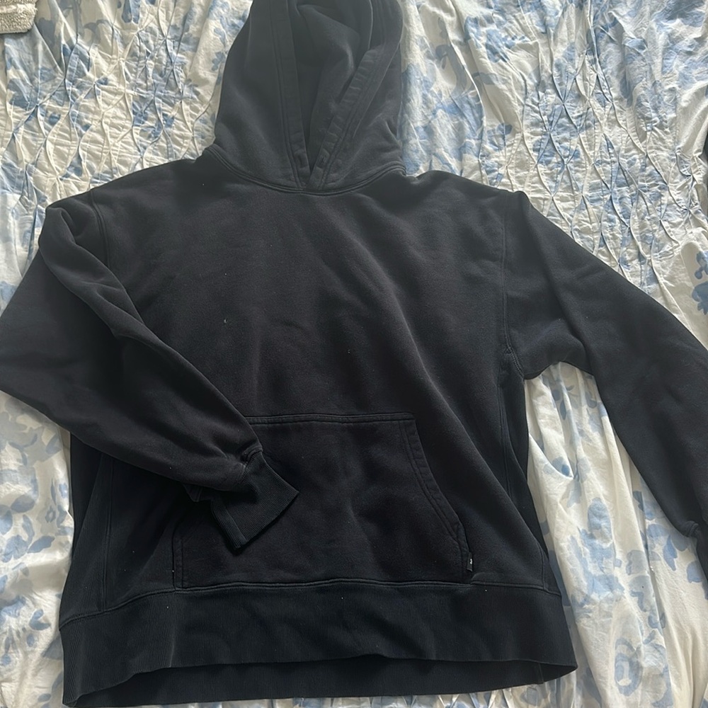 Black tna hoodie( Aritzia brand) size 2(fits like small or medium.🖤